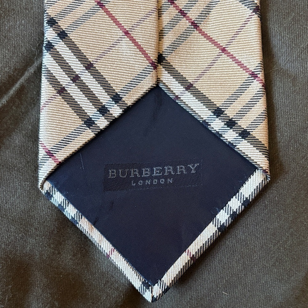 Burberry Tan Plaid Silk Men's Tie with Black & Red Accent - Picture 3 of 10